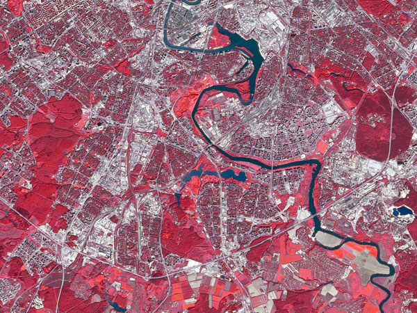 Москва. Синтезированное цветное изображение в комбинации NIR,R,G, пространственное разрешение 22 м