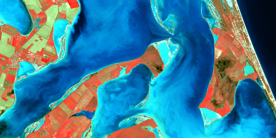 Республика Крым. Синтезированное цветное изображение в комбинации NIR,R,G с пространственным разрешением 30 м